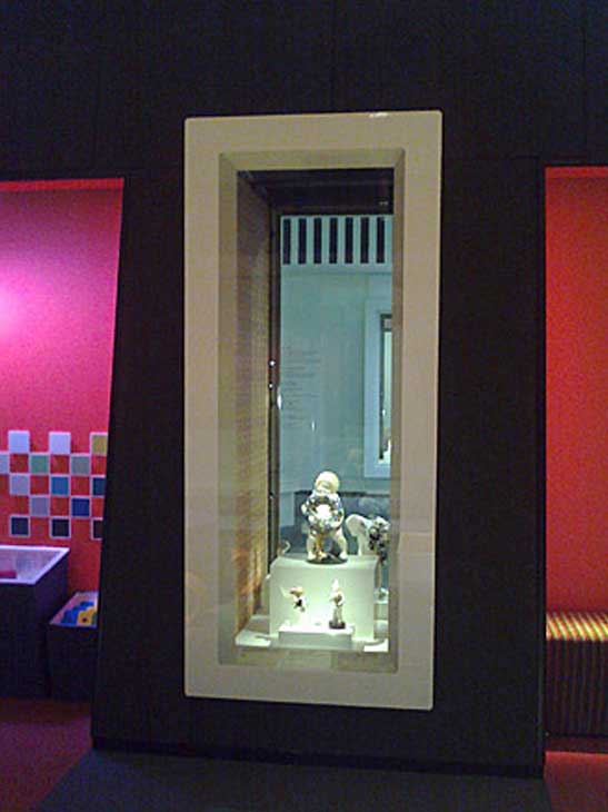 European Museum Technology is often called upon to repurpose or transform existing museum showcases into new showcases or display cases by modifying the shape and dimensions.