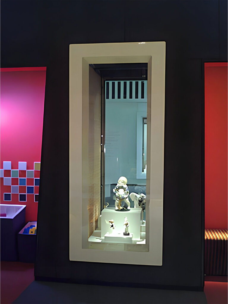 European Museum Technology is often called upon to repurpose or transform existing museum showcases into new showcases or display cases by modifying the shape and dimensions.