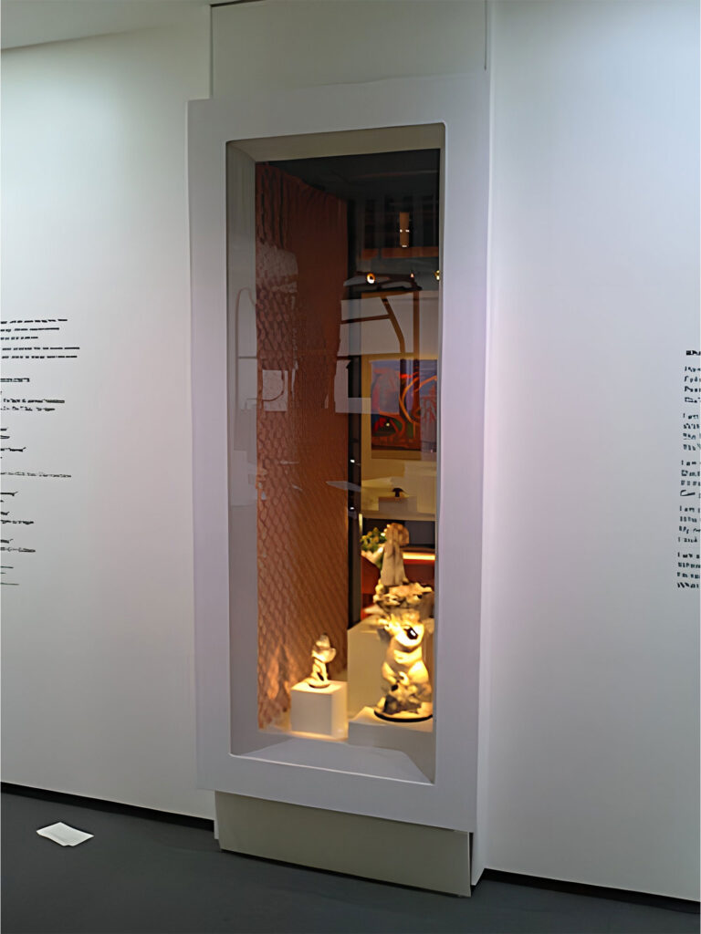 European Museum Technology is often called upon to repurpose or transform existing museum showcases into new showcases or display cases by modifying the shape and dimensions.