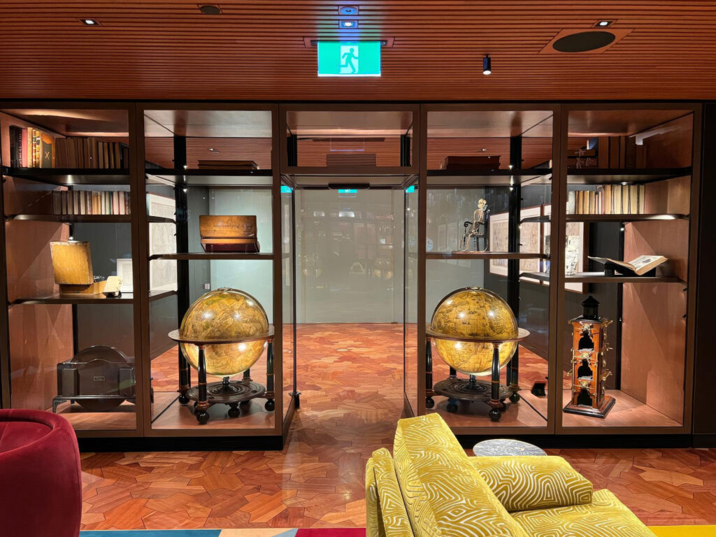 Walk through Museum Showcase