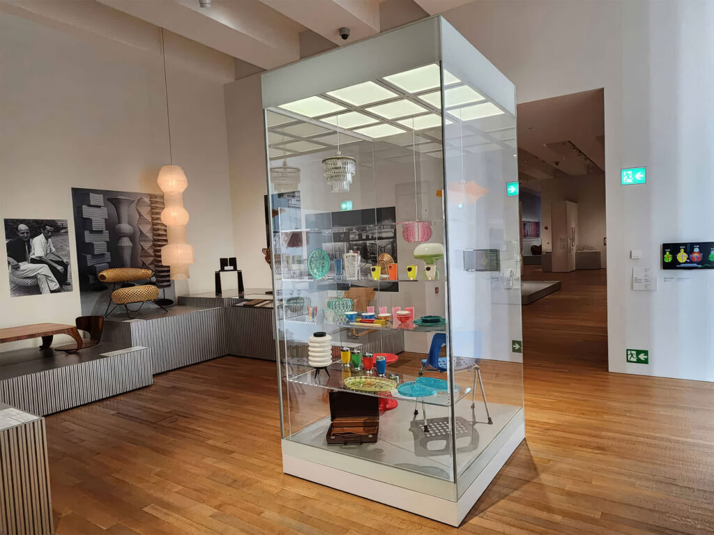 Free-standing Museum Display Case | M+ Museum